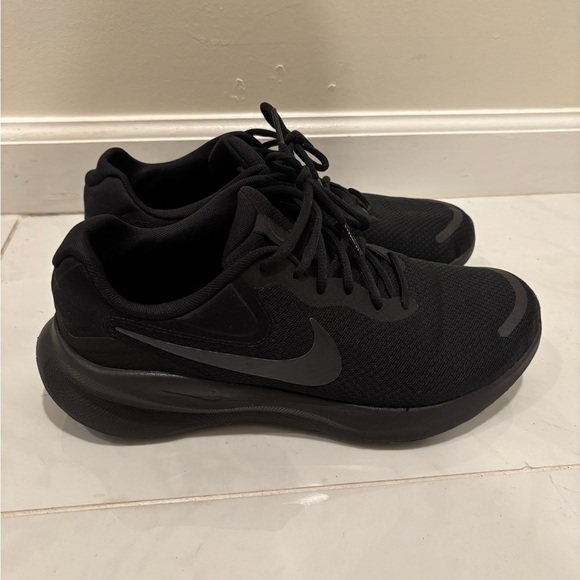 Nike Other - Nike Revolution 7 Running Shoe- Mens